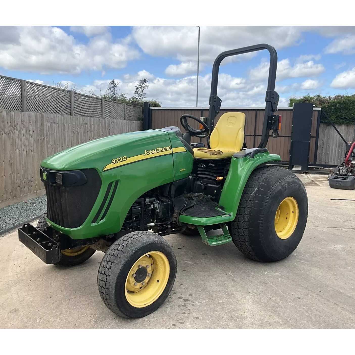 JOHN DEERE 3720 44HP COMPACT DIESEL 4WD TRACTOR